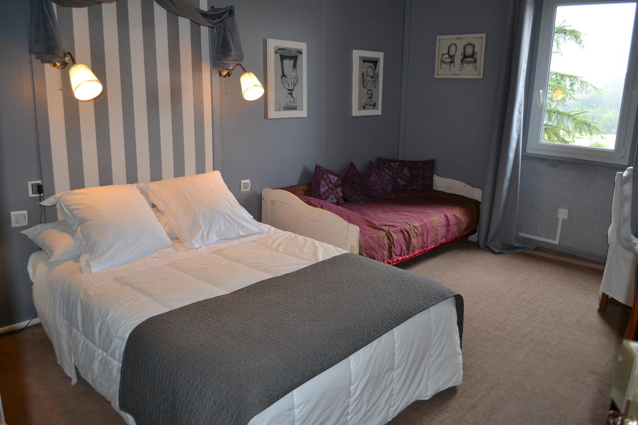 Hotel Logis Le Relais Sarrasin Vezenobres Habitación foto