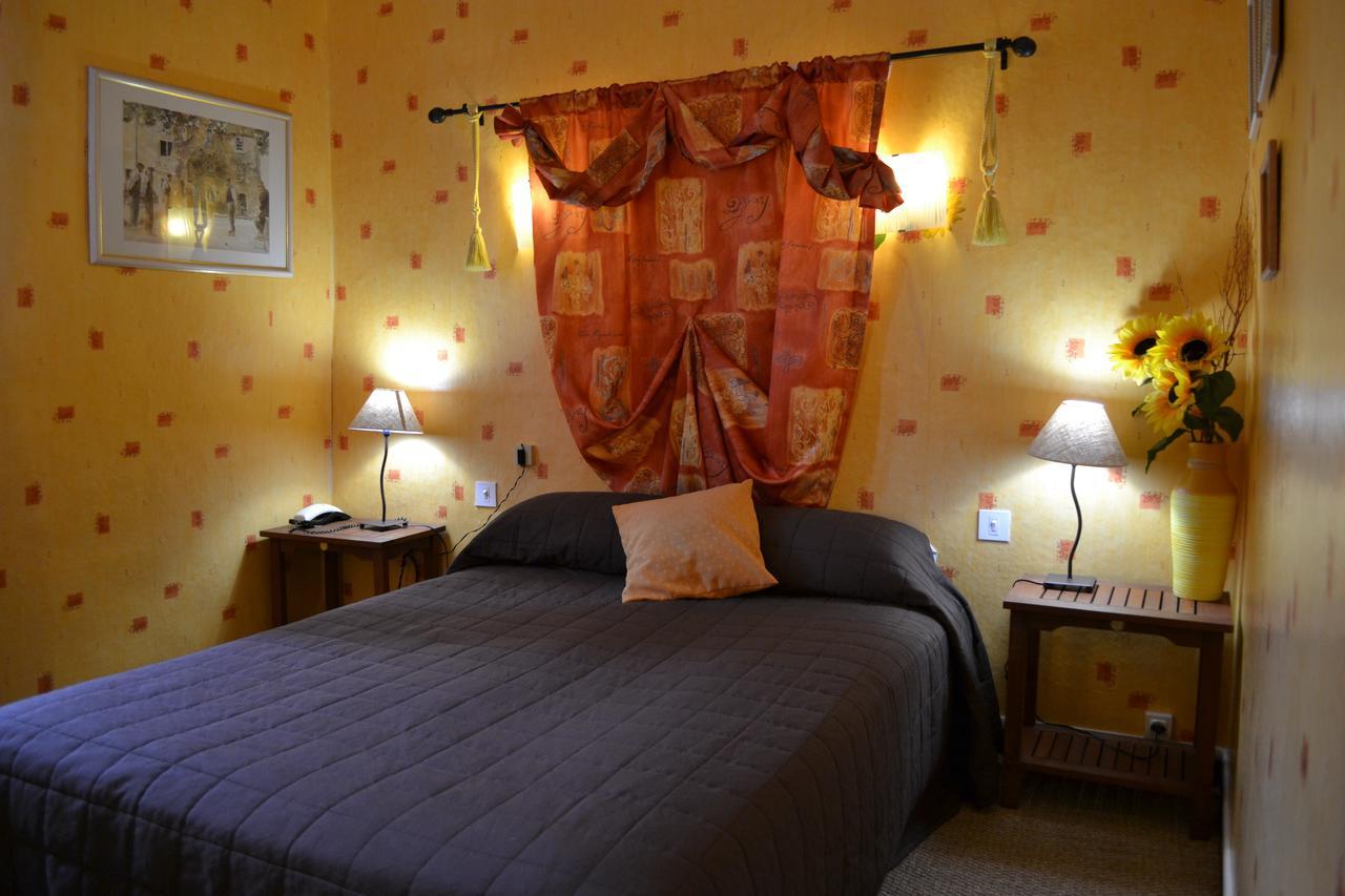 Hotel Logis Le Relais Sarrasin Vezenobres Habitación foto