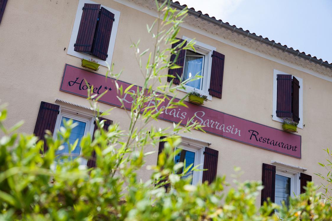 Hotel Logis Le Relais Sarrasin Vezenobres Exterior foto