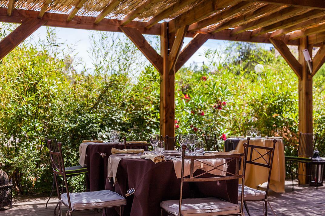 Hotel Logis Le Relais Sarrasin Vezenobres Exterior foto